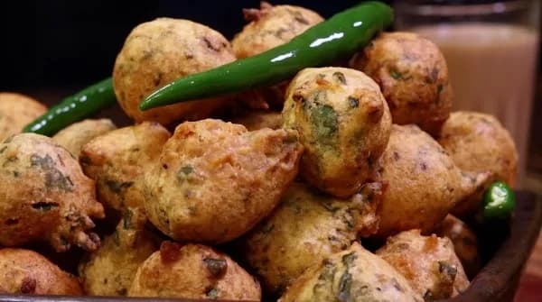Authentic Gujarati Methi na Gota Authentic Gujarati Methi na Gota