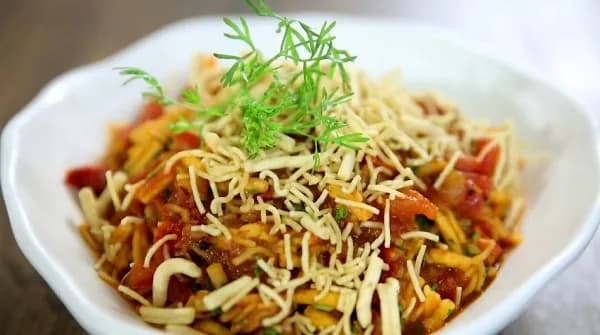 Kathiyawadi Style Sev Tomato Curry Kathiyawadi Style Sev Tomato Curry